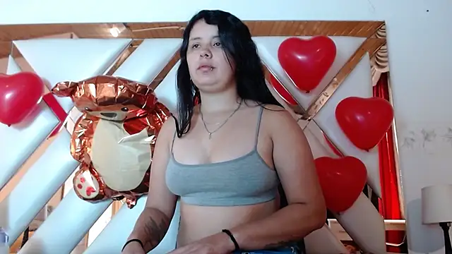 Snapshot of nathaly_low1 chatting on February 16, 2026, 12:48 pm nathaly low1 online show from February 16, 2026, 12:48 pm