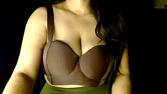 janifer001 online show from March 23, 2026, 5:18 am