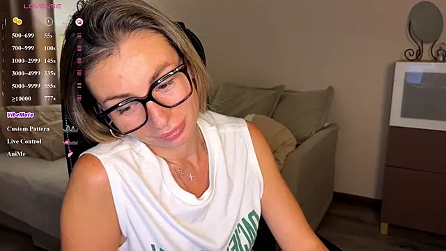 Snapshot of DannaEvan chatting on July 10, 2026, 11:21 am DannaEvan online show from July 10, 2026, 11:21 am