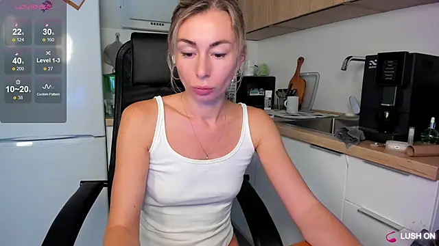 Snapshot of DannaEvan chatting on September 9, 2025, 9:52 am DannaEvan online show from September 9, 2025, 9:52 am