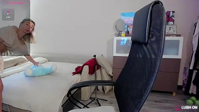 Snapshot of DannaEvan chatting on December 15, 2025, 3:34 am DannaEvan online show from December 15, 2025, 3:34 am