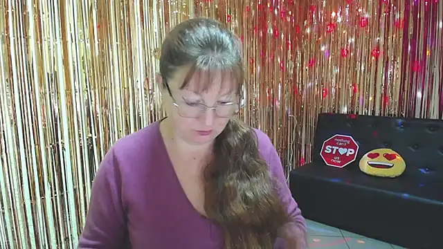 VanessaHotts online show from October 1, 2025, 5:01 am