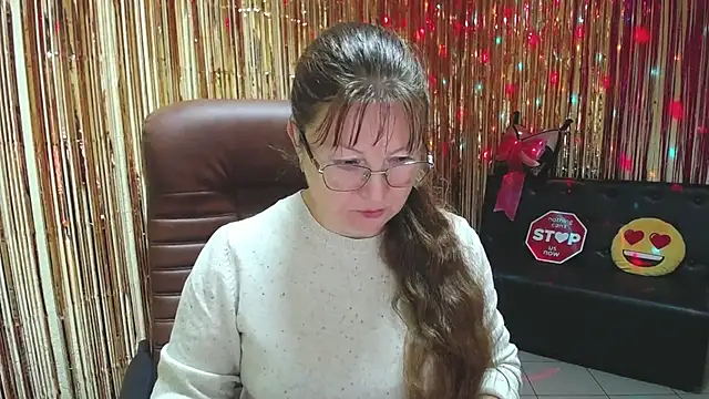 VanessaHotts online show from October 10, 2025, 5:08 am