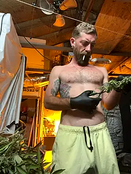 Snapshot of mandjpuff2 chatting on September 25, 2025, 6:30 am mandjpuff2 online show from September 25, 2025, 6:30 am