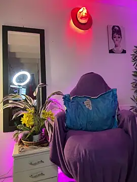 lonely shewolf online show from February 9, 2026, 4:27 pm