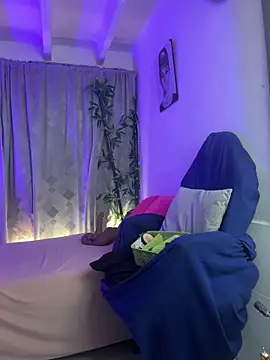 lonely shewolf online show from June 3, 2026, 5:06 pm