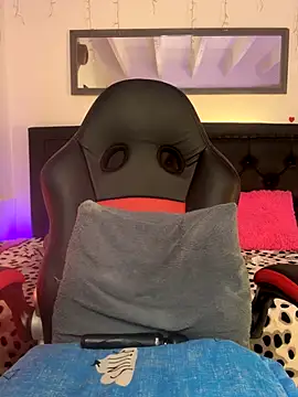 lonely shewolf online show from November 26, 2025, 4:07 pm