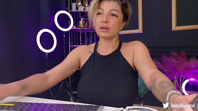 Snapshot of DeeaDiamondd chatting on March 9, 2025, 11:03 pm DeeaDiamondd online show from March 9, 2025, 11:03 pm