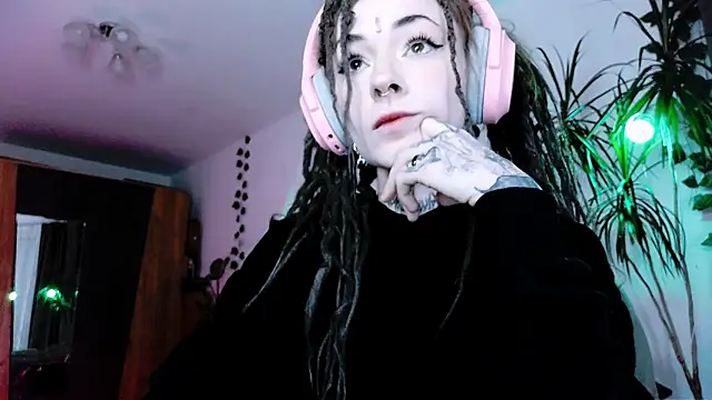 Snapshot of pale_skin chatting on October 2, 2025, 5:38 pm pale skin online show from October 2, 2025, 5:38 pm