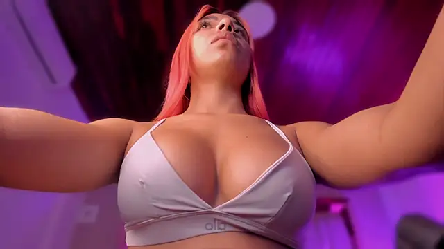 Emmily Savage online show from April 7, 2026, 11:56 am