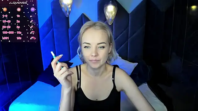 StephanieSweety online show from February 21, 2025, 2:38 pm