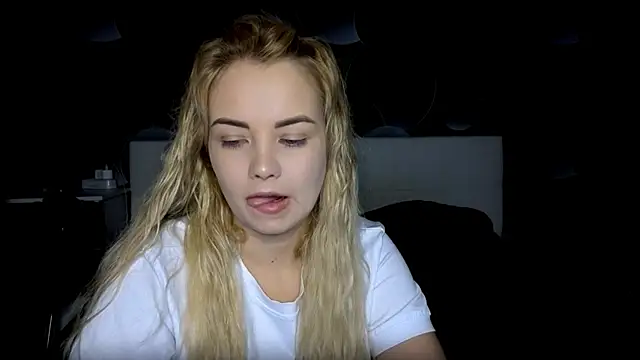 StephanieSweety online show from November 20, 2025, 6:58 am