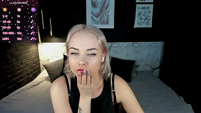 StephanieSweety online show from January 31, 2025, 8:43 am