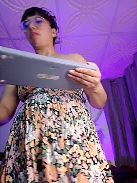 Snapshot of Piafisher1 chatting on September 30, 2025, 1:11 am Piafisher1 online show from September 30, 2025, 1:11 am