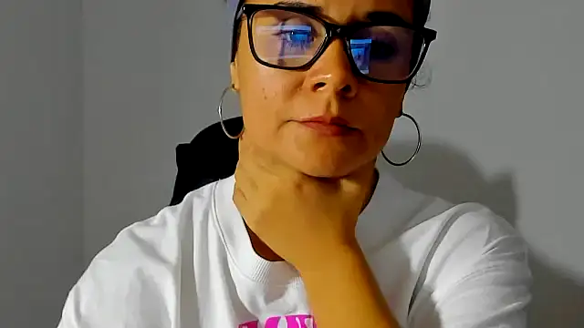 Sami Hotie1 online show from April 18, 2026, 7:58 pm