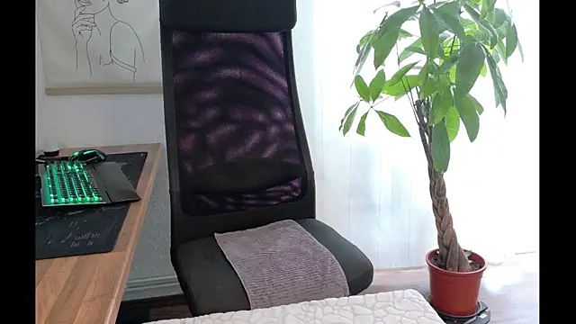 Snapshot of space_emma chatting on September 21, 2025, 7:57 am space emma online show from September 21, 2025, 7:57 am