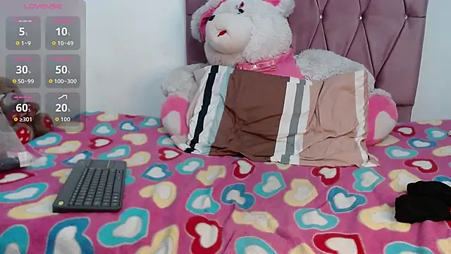 Snapshot of Zara_jay001 chatting on December 14, 2025, 10:15 pm Zara jay001 online show from December 14, 2025, 10:15 pm