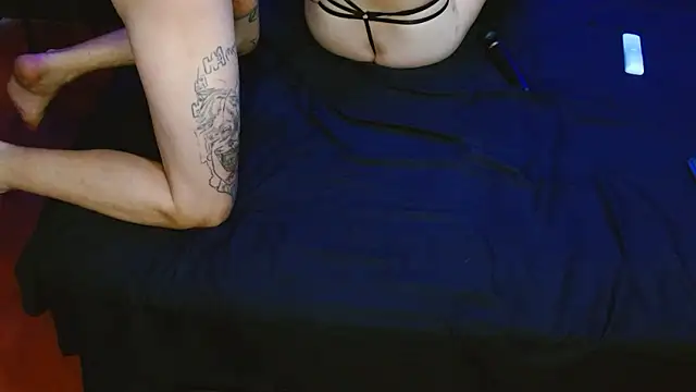 ASTRIDBULM online show from January 7, 2026, 8:25 pm