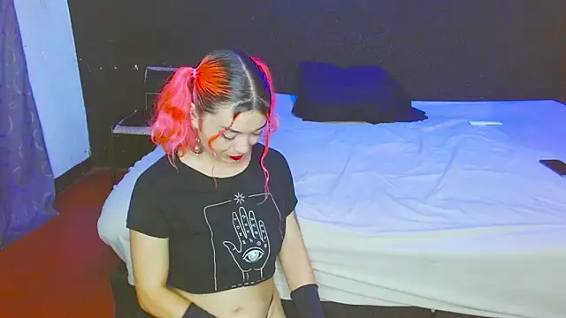 Snapshot of ASTRIDBULM chatting on October 17, 2025, 7:37 pm ASTRIDBULM online show from October 17, 2025, 7:37 pm