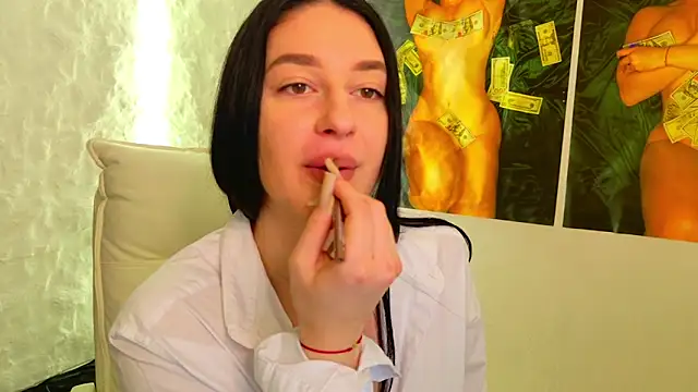 moniqque online show from September 10, 2025, 4:44 am