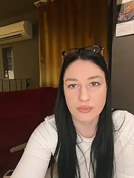 moniqque online show from December 2, 2025, 5:42 am