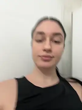 moniqque online show from October 4, 2025, 2:18 pm