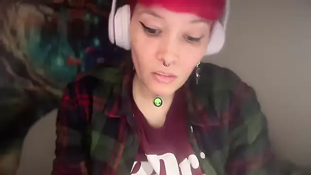 Snapshot of FRRANNKIE chatting on June 10, 2026, 10:27 am FRRANNKIE online show from June 10, 2026, 10:27 am