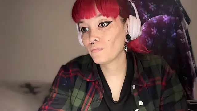 Snapshot of FRRANNKIE chatting on July 5, 2026, 4:14 pm FRRANNKIE online show from July 5, 2026, 4:14 pm