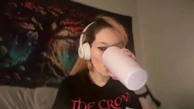 FRRANNKIE online show from March 25, 2026, 6:51 pm