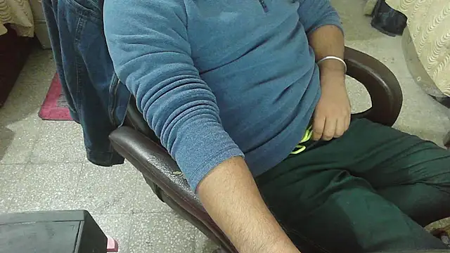 Snapshot of rentarob chatting on December 1, 2025, 8:04 am rentarob online show from December 1, 2025, 8:04 am