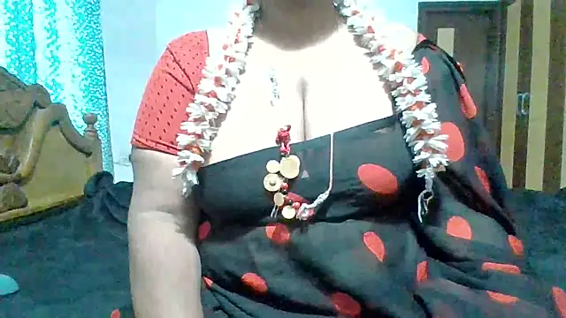 Snapshot of archanatelugu9 chatting on May 17, 2026, 7:52 am archanatelugu9 online show from May 17, 2026, 7:52 am