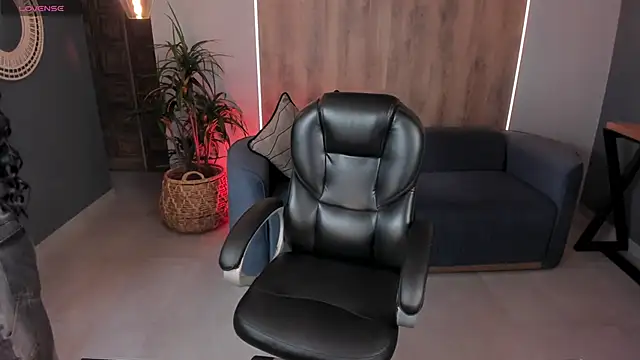 MileyCruz  online show from September 13, 2025, 7:36 pm