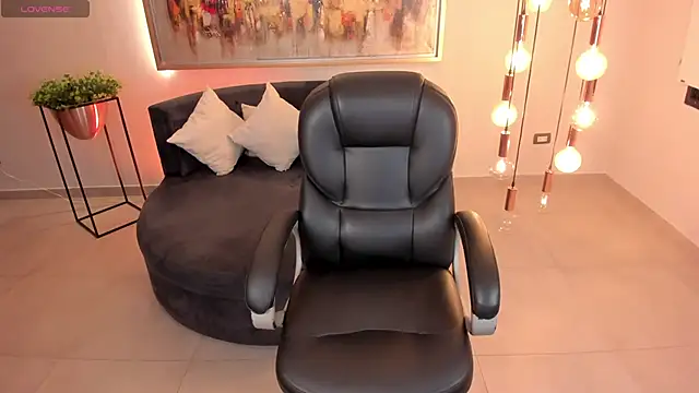 MileyCruz  online show from October 24, 2025, 11:48 pm