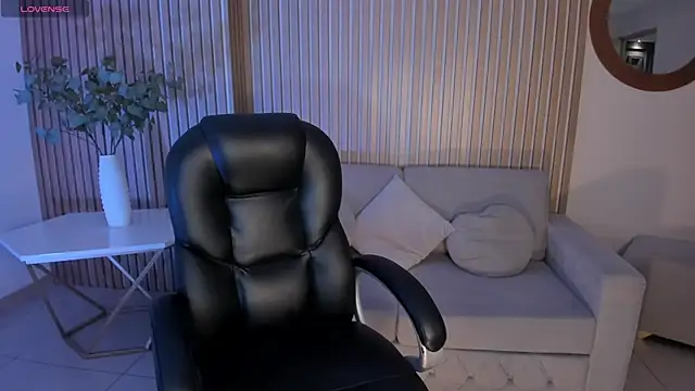 Snapshot of DannaCruz chatting on October 18, 2025, 7:27 pm DannaCruz online show from October 18, 2025, 7:27 pm