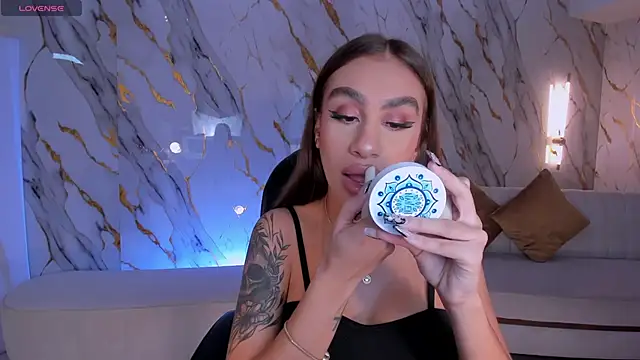 Snapshot of DannaCruz chatting on November 14, 2025, 7:28 pm DannaCruz online show from November 14, 2025, 7:28 pm