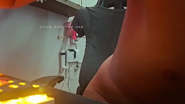 Snapshot of adri_uwu chatting on December 15, 2025, 2:28 am adri uwu online show from December 15, 2025, 2:28 am