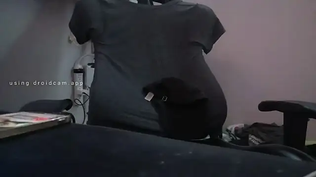 Snapshot of adri_uwu chatting on November 29, 2025, 2:34 am adri uwu online show from November 29, 2025, 2:34 am