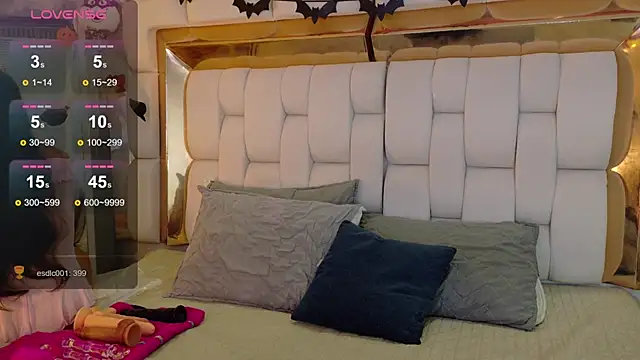 Snapshot of valkiria_moore chatting on October 31, 2025, 7:54 pm valkiria moore online show from October 31, 2025, 7:54 pm