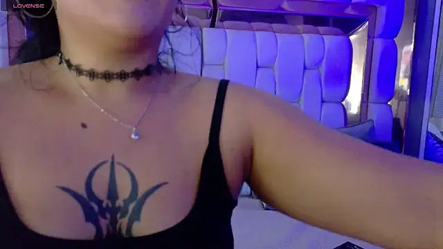 Snapshot of valkiria_moore chatting on November 7, 2025, 8:02 pm valkiria moore online show from November 7, 2025, 8:02 pm