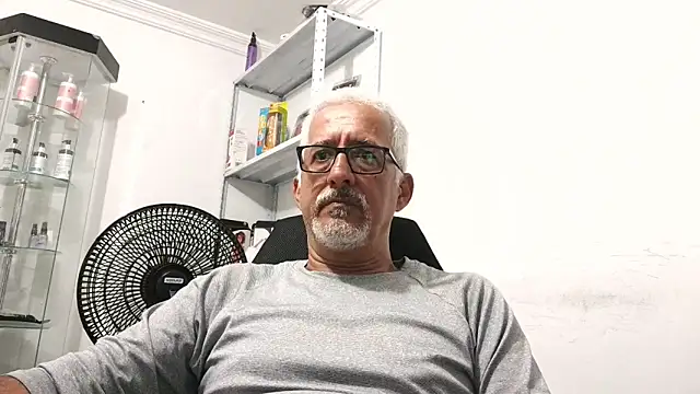 Snapshot of cenizo10124 chatting on November 11, 2025, 9:42 pm cenizo10124 online show from November 11, 2025, 9:42 pm