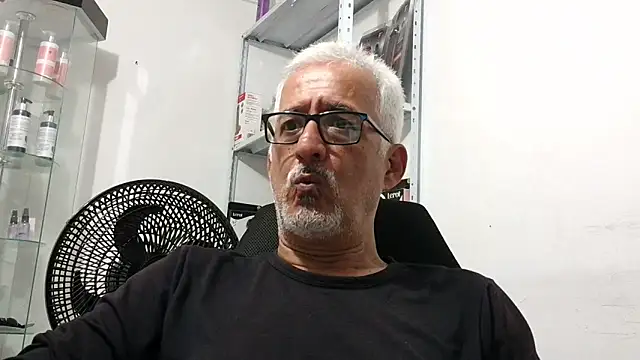 Snapshot of cenizo10124 chatting on November 7, 2025, 12:15 am cenizo10124 online show from November 7, 2025, 12:15 am