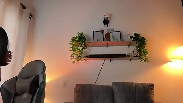 Paulah x online show from April 4, 2026, 7:53 pm