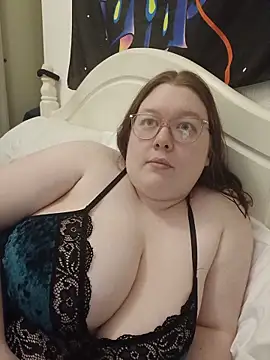 Sexycurvyemilyy online show from June 6, 2026, 9:09 pm