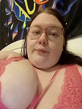 Snapshot of Sexycurvyemilyy chatting on December 16, 2025, 9:30 pm Sexycurvyemilyy online show from December 16, 2025, 9:30 pm