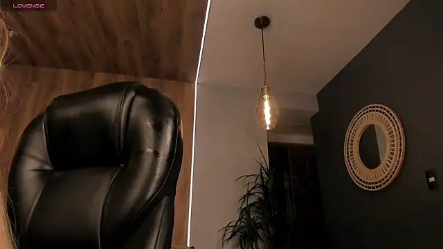 SophiePalmer online show from January 18, 2026, 10:18 am