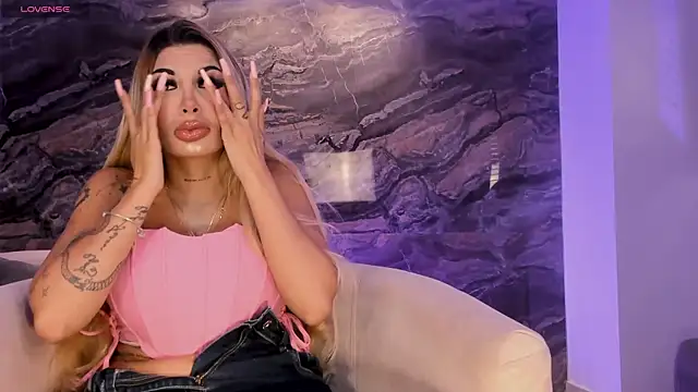 SophiePalmer online show from September 23, 2025, 11:06 am