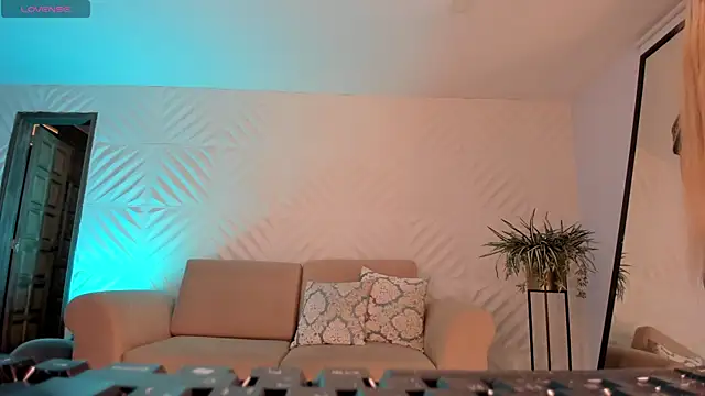 SophiePalmer online show from September 30, 2025, 11:38 am