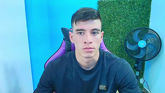 Snapshot of DEIBY_BABY chatting on February 13, 2025, 2:01 am DEIBY BABY online show from February 13, 2025, 2:01 am