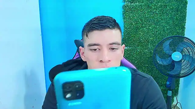 Snapshot of DEIBY_BABY chatting on February 13, 2025, 9:38 pm DEIBY BABY online show from February 13, 2025, 9:38 pm