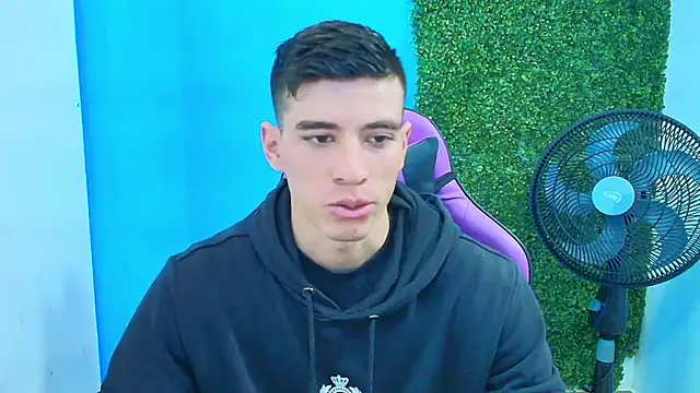 Snapshot of DEIBY_BABY chatting on February 17, 2025, 7:33 pm DEIBY BABY online show from February 17, 2025, 7:33 pm